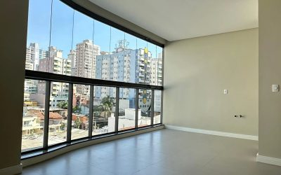 Apartamento com 0m², 3 suítes, 2 vagas, no bairro Meia Praia em Itapema para Comprar