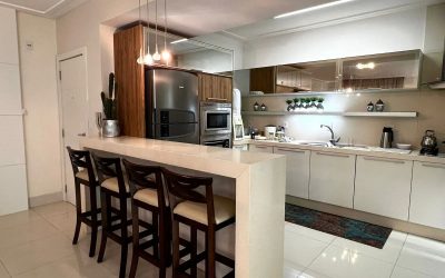 Apartamento com 191m², 3 dormitórios, 3 suítes, 2 vagas, no bairro Meia Praia em Itapema para Comprar