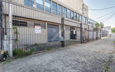 Pavilhão com 2500m², 20 vagas, no bairro Navegantes em Porto Alegre para Comprar ou Alugar