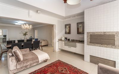 Casa com 420m², 4 dormitórios, 3 suítes, 5 vagas, no bairro Jardim Lindóia em Porto Alegre para Comprar