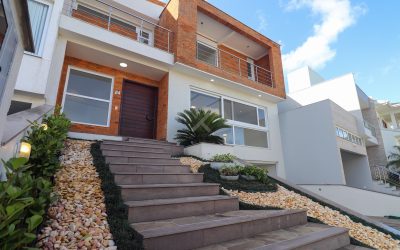Casa em Condominio com 262m², 3 dormitórios, 3 suítes, 2 vagas, no bairro Hípica em Porto Alegre para Comprar