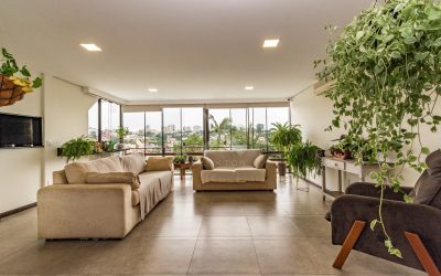 Casa com 484m², 4 dormitórios, 2 suítes, 8 vagas, no bairro Chácara das Pedras em Porto Alegre para Comprar