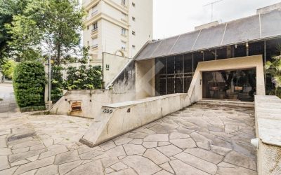 Casa com 278m², 4 dormitórios, 3 suítes, 4 vagas, no bairro Petrópolis em Porto Alegre para Comprar