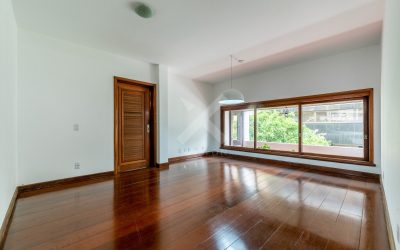 Apartamento com 189m², 3 dormitórios, 1 suíte, 3 vagas, no bairro Moinhos de Vento em Porto Alegre para Comprar