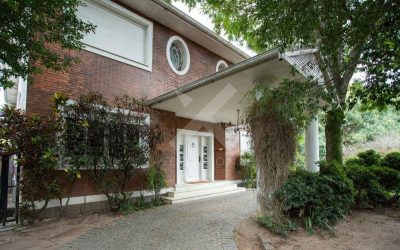 Casa comercial com 800m², 16 vagas, no bairro Três Figueiras em Porto Alegre para Alugar